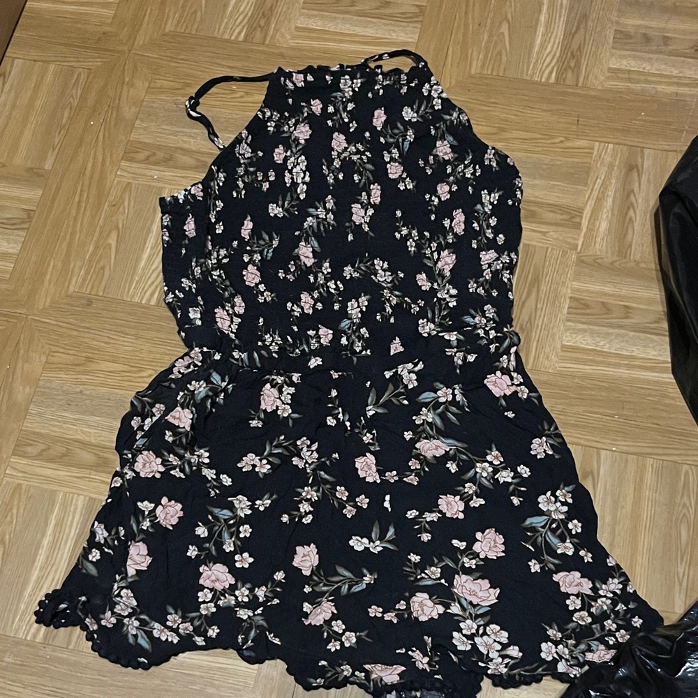 American Eagle Black Floral Romper S/M